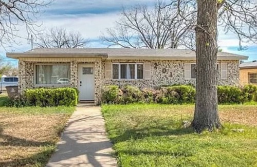 San Angelo House | Enjoy this beautiful wood floor and more!