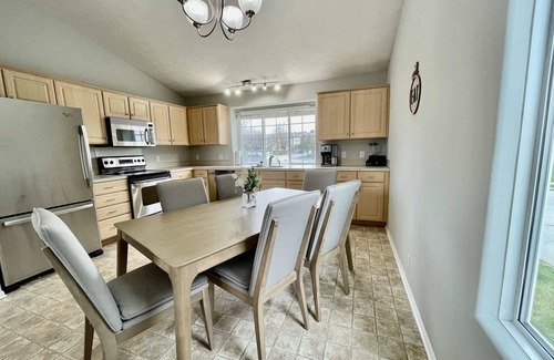 Omaha House | Enjoy this freshly furnished West Omaha house with space for up to 8 guests