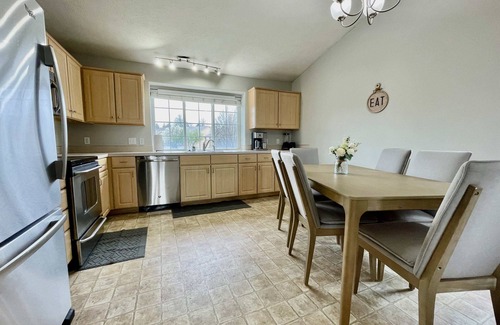 Omaha House | Enjoy this freshly furnished West Omaha house with space for up to 8 guests