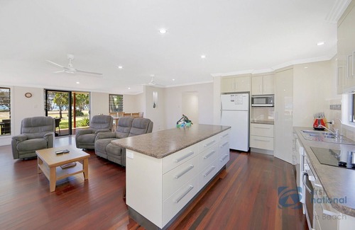 Woodgate House | Enjoy your Holiday over looking the Ocean