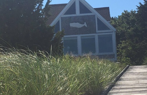 Cotuit House | Enjoy your own private beach with family and friends!