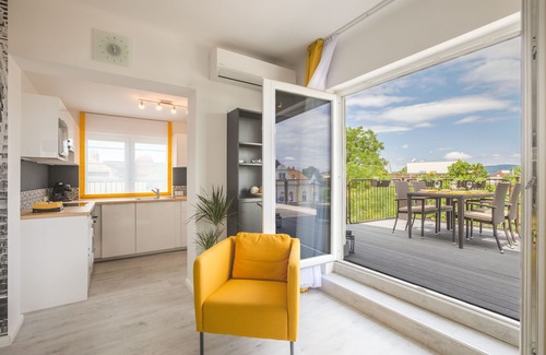 Istvanmezo Apartment | Enjoy your private terrace near City Park!