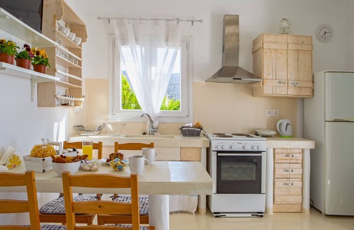 Karystos Apartment | Enjoy your stay at Karystos Villas with a wonderfull view over the sea!