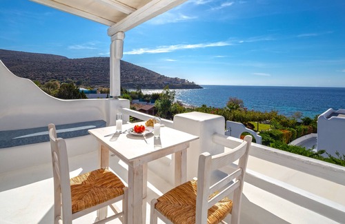 Karystos Apartment | Enjoy your stay at Karystos Villas with a wonderfull view over the sea!