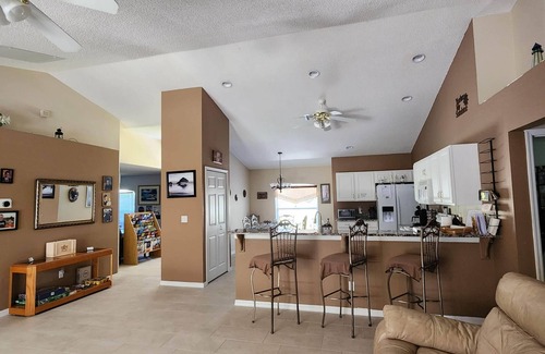 Groveland House | Enjoy your vacation in spacious private accommodation in Comfort Peace & Privacy