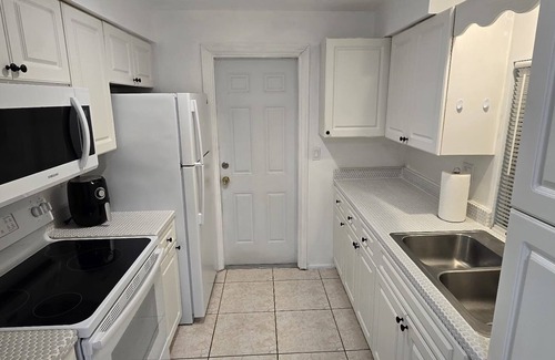 Naples House | Enjoyable 2-bedroom house with amenities that will make you feel home in Naples