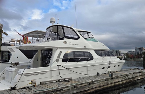 Central Boat Rental | Enjoyable 3-bedroom luxury boat with WiFi in Vancouver