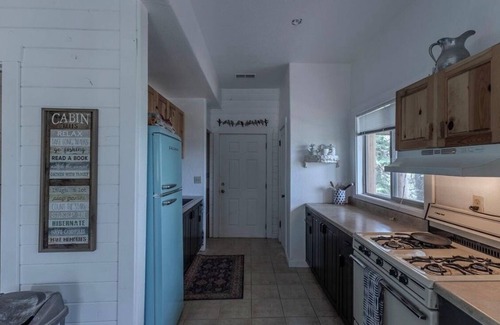 Glendale Cabin | Enjoyable cabin with WiFi in the Strawberry Ridge area of Duck Creek