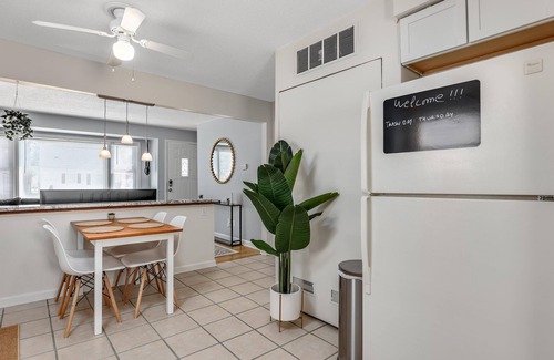 Madison Heights Apartment | Enjoyable Stay for Families and Friends by Detroit