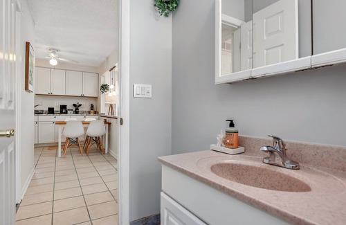 Madison Heights Apartment | Enjoyable Stay for Families and Friends by Detroit