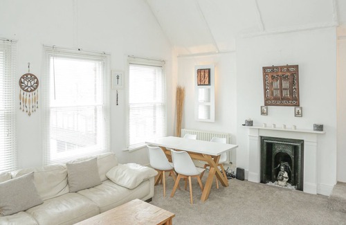 Westgate-on-Sea Apartment | Enormous Luxury Retreat , Perfect for Family & Business