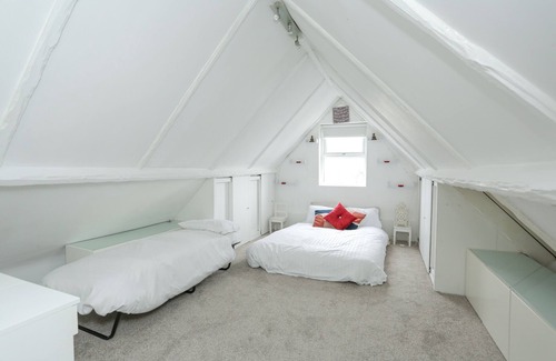 Westgate-on-Sea Apartment | Enormous Luxury Retreat , Perfect for Family & Business