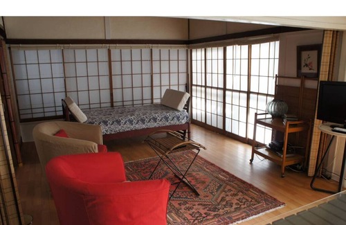 Katase House | Enoshima, Shonan, Enoden Ishigami station 1min. Pet=OK Showa-era modern retro single-house type, shared guesthouse, can be rented out. 10-minute walk from JR Fujisawa Station, 1.6 km from Enoshima Island. Enoshima 1.6KM.
