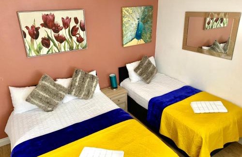 Cranbrook Apartment | Ensuite Apartment with small Kitchenette, Private Bathroom and Parking