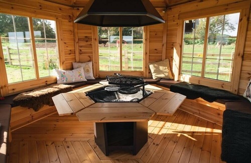 Tamworth Cabin | Ensuite Wooden Cabin in Rural Staffordshire