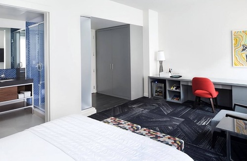 Downtown Minneapolis Hotel | Ensuring a Very Comfortable & Memorable Stay! 2 Relaxing Units, Pet-friendly!