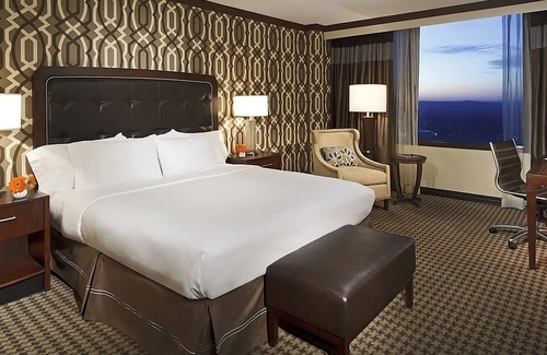 Alexandria West Hotel | Ensuring a Very Comfortable & Memorable Stay! Onsite Pool, Onsite Parking!