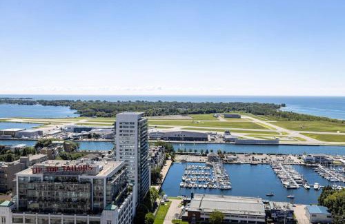 Fort York House | Ent District 3 Bedroom 2Bath Parking CN Tower