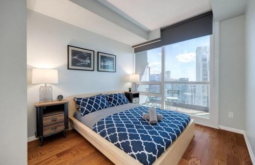 Fort York House | Ent District 3 Bedroom 2Bath Parking CN Tower