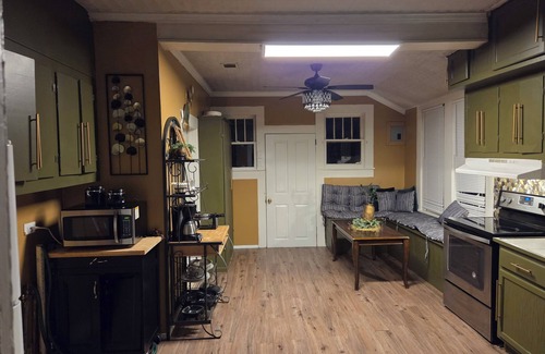 Hattiesburg House | ENTER & ENJOY 3 & 1.5 HOUSEnThe Best for Entertainment Purposes & Sleepovers