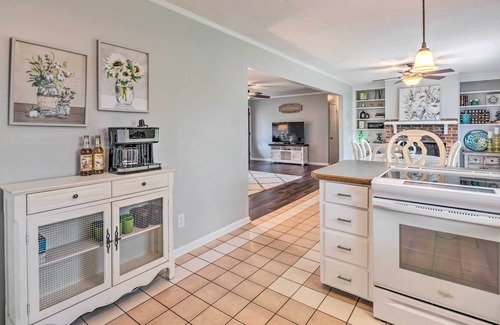 Enterprise House | Enterprise Abode Near Dining & Attractions!