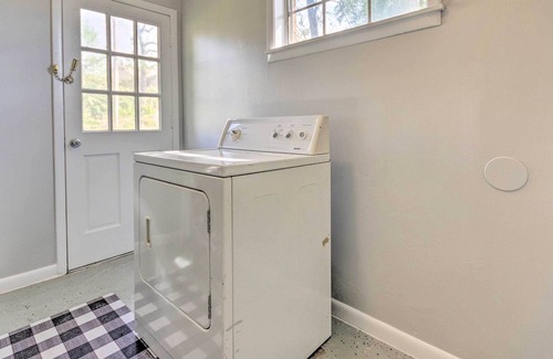 Enterprise House | Enterprise Abode Near Dining & Attractions!