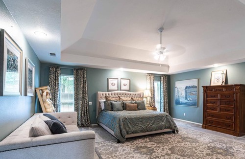 Paris House | Entertainers delight. Enjoy this 5500 Sq ft house.