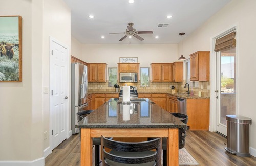 Desert Hills House | Entertainers Dream-Pool, Spa!