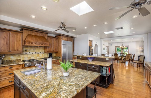 North Scottsdale House | Entertainment Galore! Heated Pool, Relaxing Spa, Putting Green, Bocce Court, BBQ