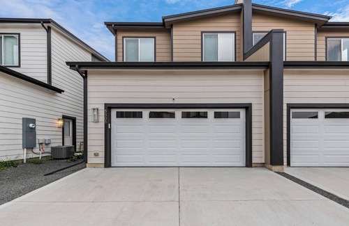 Dupont House | Entertainment Oasis 4BR w/Home Theater & Game Room