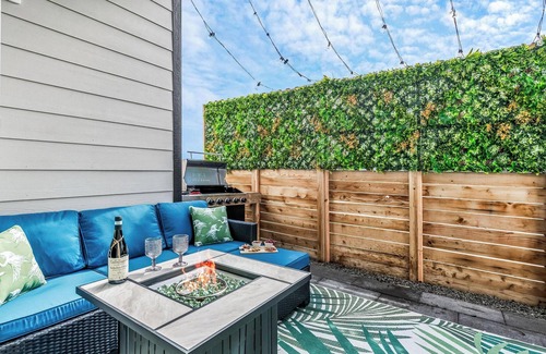 Dupont House | Entertainment Oasis 4BR w/Home Theater & Game Room