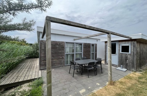 Municipality of Hellevoetsluis Ski Chalet | Enticing chalet Beachside