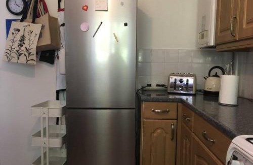 Wokingham Apartment | Entire 2 bed apartment - Up to 4 guest - 10 min from station & town centre