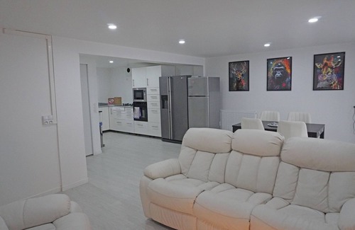 Vigneux-sur-Seine Apartment | Entire 2-bedroom apartment. At Zarius
