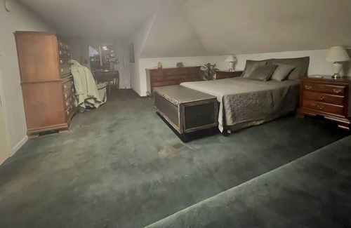 New Albany Apartment | Entire 2nd floor loft with private entrance