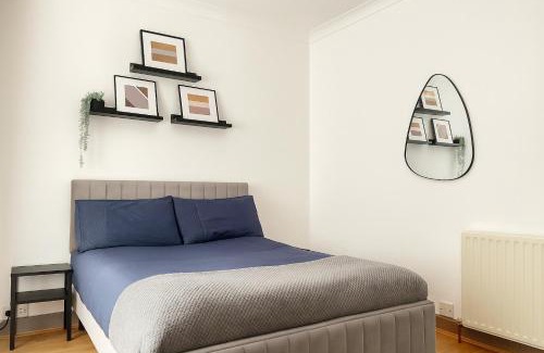 Edmonton Apartment | Entire 3 Bedroom Home With Garden In London