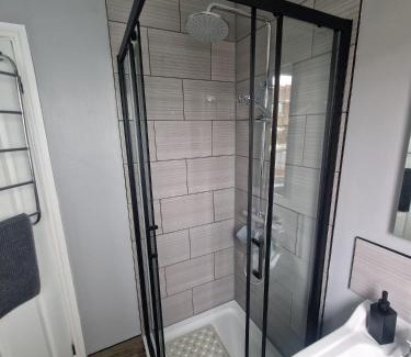 Ramsgate House | Entire 3 bedroom house 5 minutes from the beach