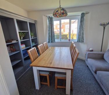 Ramsgate House | Entire 3 bedroom house 5 minutes from the beach