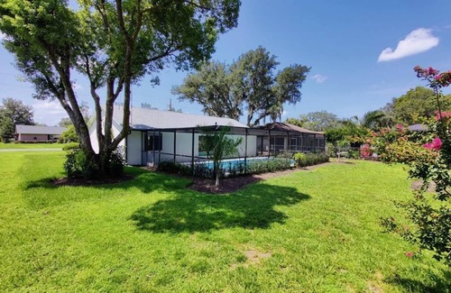 Spring Hill House | Entire 3bd w/large screened POOL - 6 min from Weeki Wachee