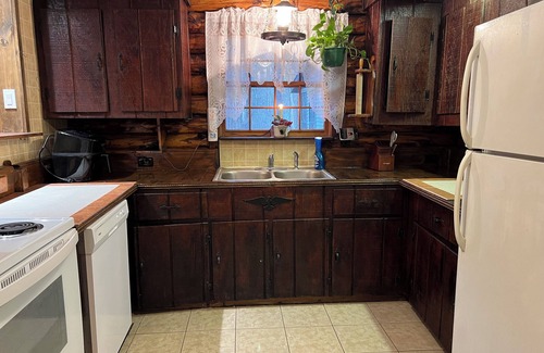 Marion Station Cabin | Entire 4-bedroom 2-bath Cabin with AC, Recreational rooms, WiFi in Crisfield, MD