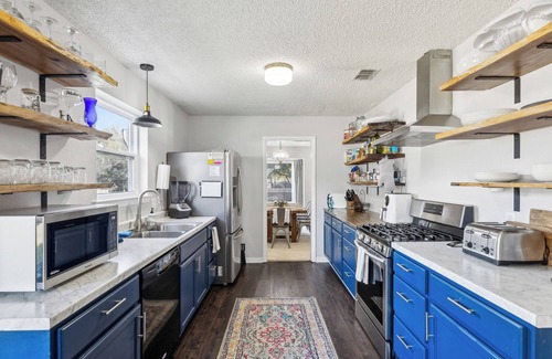 Cleburne House | Entire 4BR Home + Private Pool – Family Friendly, Sleeps 8