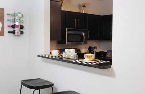 Dunwoody Apartment | ENTIRE APARTMENT-Comfy/Cozy 2bdrm near Perimeter