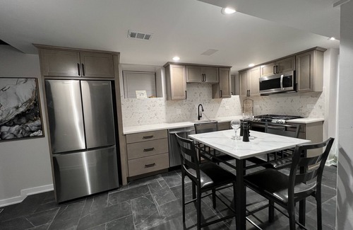 Washington Park Apartment | Entire Apartment in Chicago