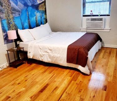 Park West Apartment | Entire Apartment in heart of Lincoln Park & Lake Sea and beach