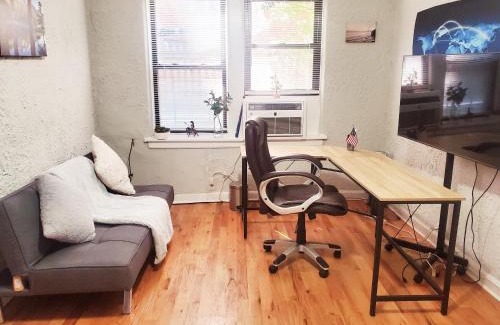 Park West Apartment | Entire Apartment in heart of Lincoln Park & Lake Sea and beach