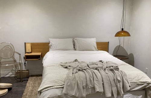 Wychwood Apartment | Entire Apartment in the Annex