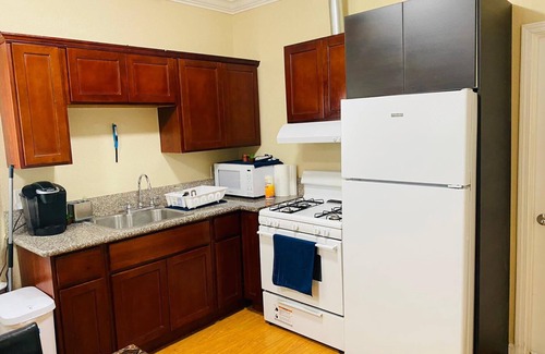 Hoover - Foster Apartment | Entire apartment with 2-bedrooms in North Oakland