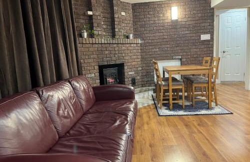 Applewood Apartment | Entire Basement Apartment in Mississauga, Etobicoke