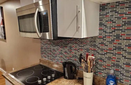 Transcona Bed & Breakfast | Entire Basement Apt.-3 mins Drive to Regent Avenue