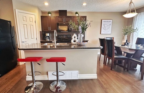 Northwest Edmonton House | Entire Beautiful and Cozy Home in Northwest of Edmonton